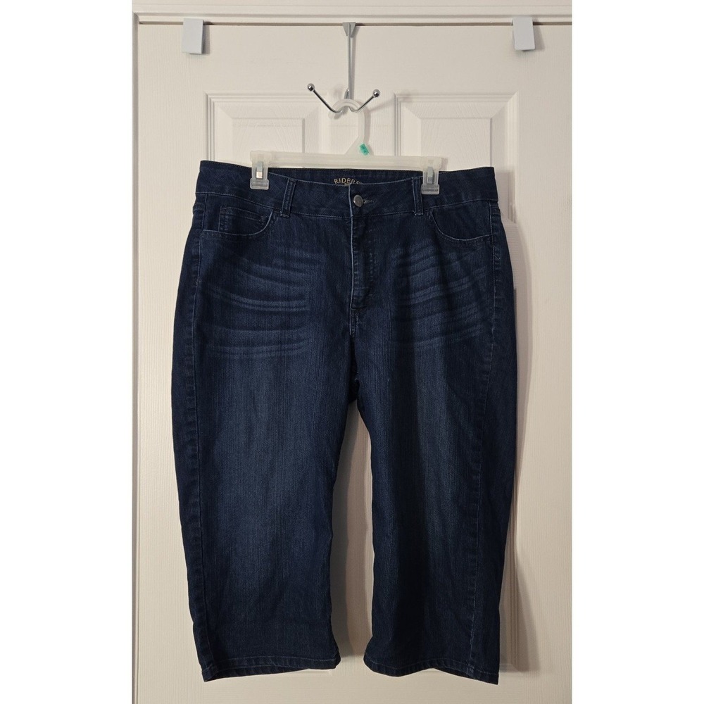 Lee Riders Womans‎ Capri Size 18M with Rinestone Pockets